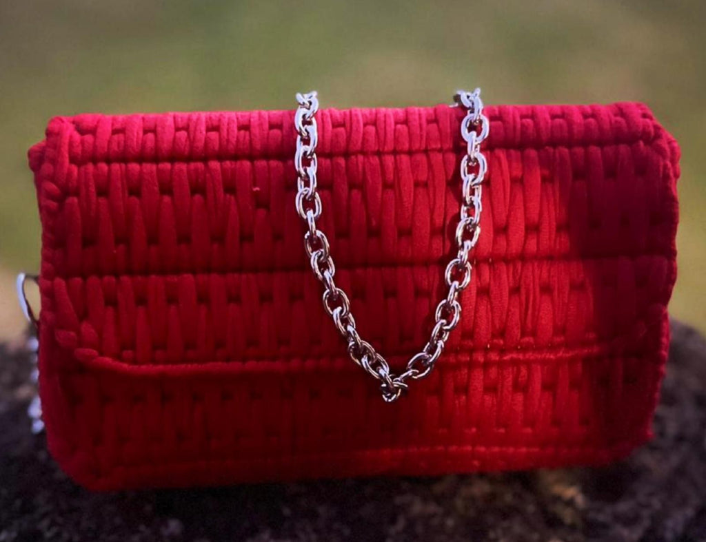Pochette Rossa con Dettagli Argento-Borsa Elegante Artigianale