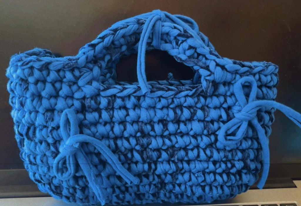 Borsa a Mano Blu con Fiocchi-Elegante e Femminile